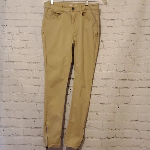 Khaki pants ( Any 5 Items For $20 ) - Picture 2 of 4
